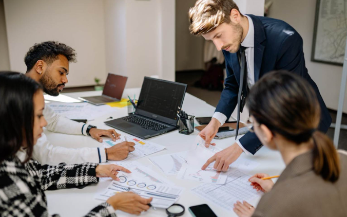 Balancing Control and Flexibility in Fast-Growing Startups
